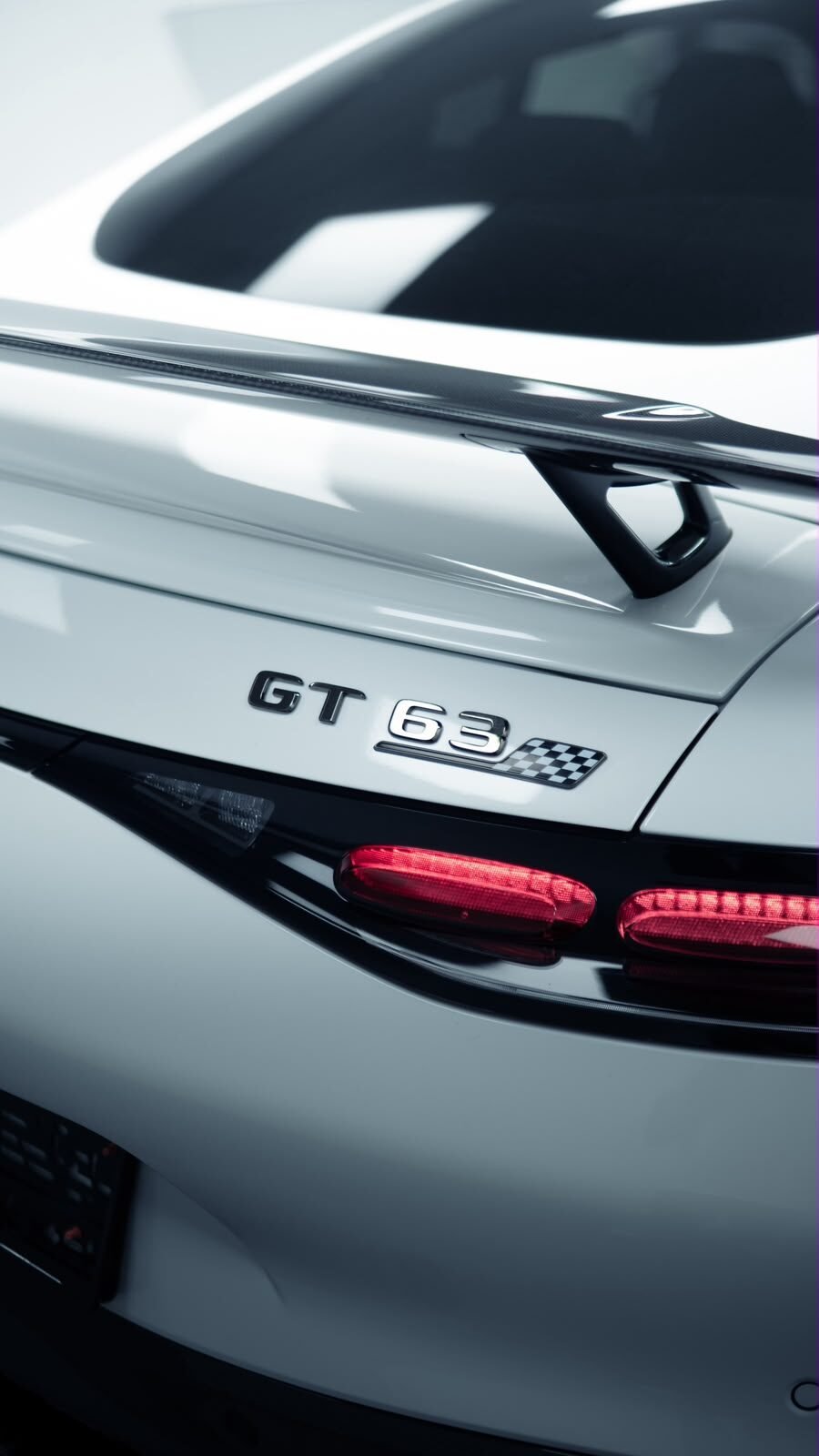 סמל GT 63 ופנסים אחוריים של מרצדס AMG
