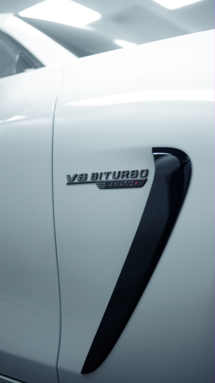סמל V8 Biturbo 4Matic על דופן מרצדס AMG GT 63