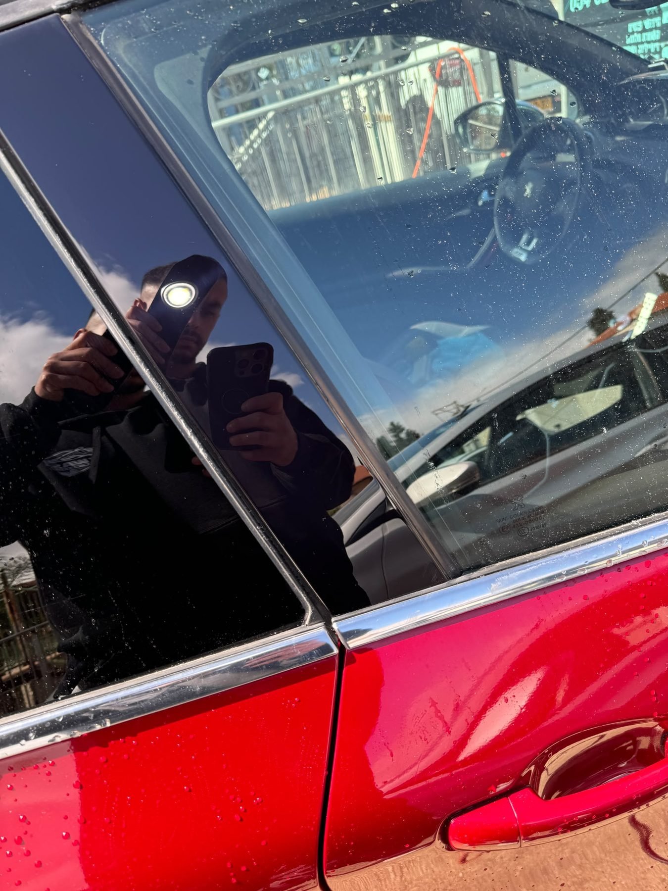 עמוד B של פיג'ו 208 GTI אחרי פוליש
