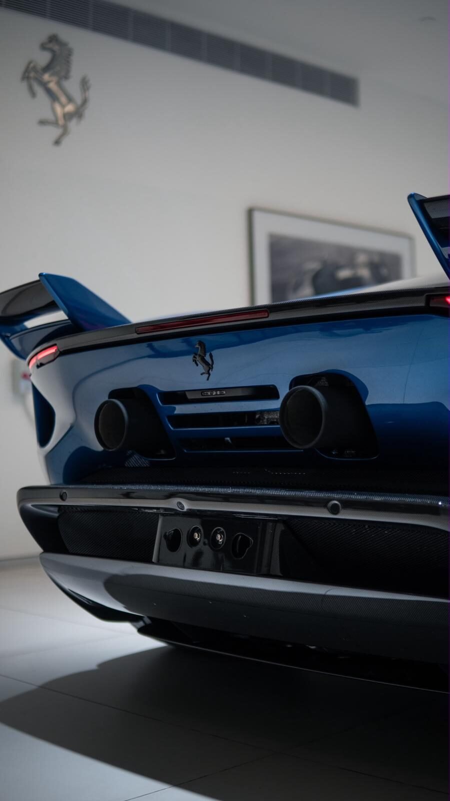 פרטי הפגוש האחורי ופתחי הפליטה של פרארי 849 Testarossa אחרי הפוליש